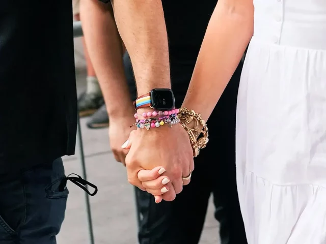 Billionaire-Bracelets-2 Браслеты миллиардеров — почему богачи помешаны на этих бусинах?