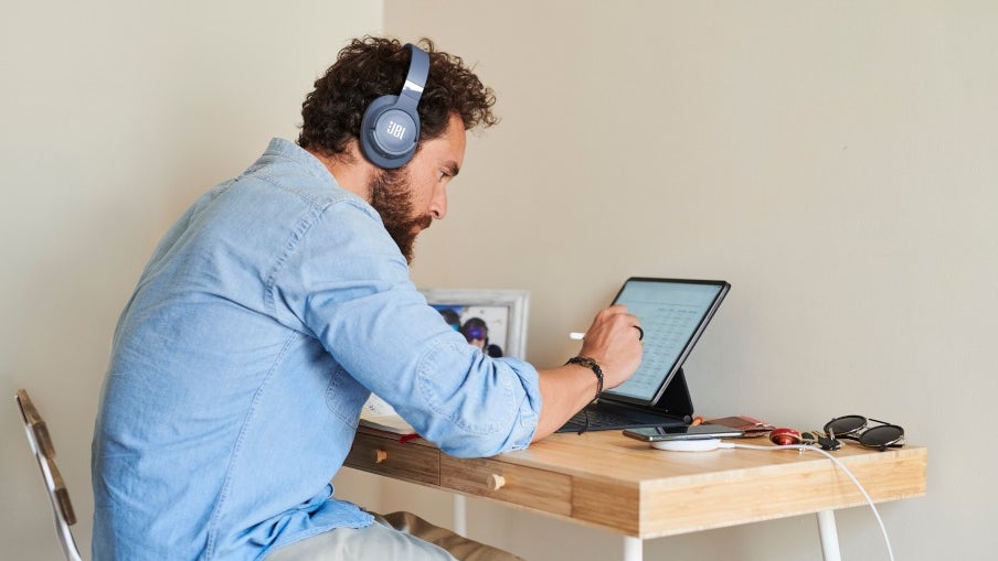 Лучшие бюджетные беспроводные наушники в 2025 году