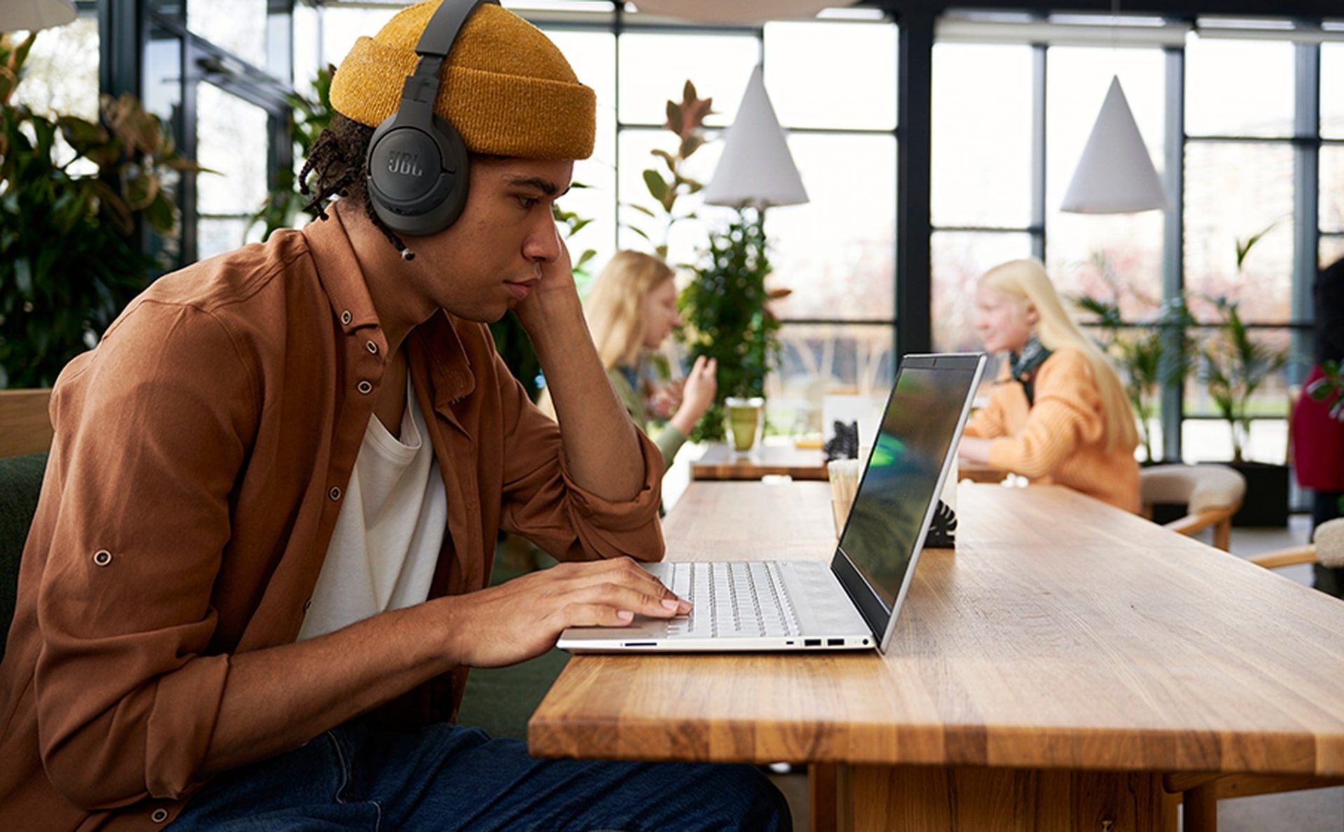 бюджетные беспроводные наушники