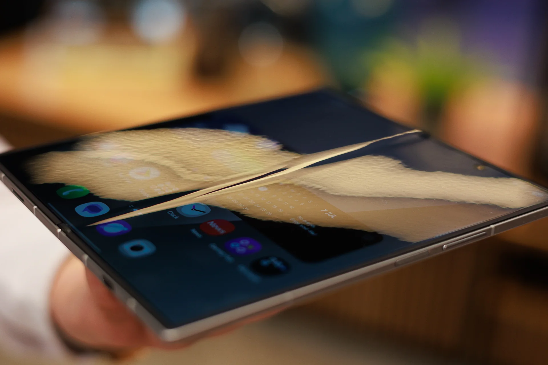 Не знаю, благодарить Apple или винить её за Galaxy Z Fold 7