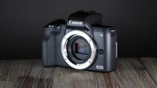 Купили бы вы камеру без «перспектив», такую как Canon EOS M50 Mark II?