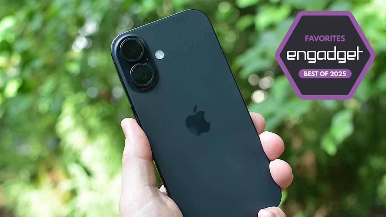 чехлы для iPhone 16