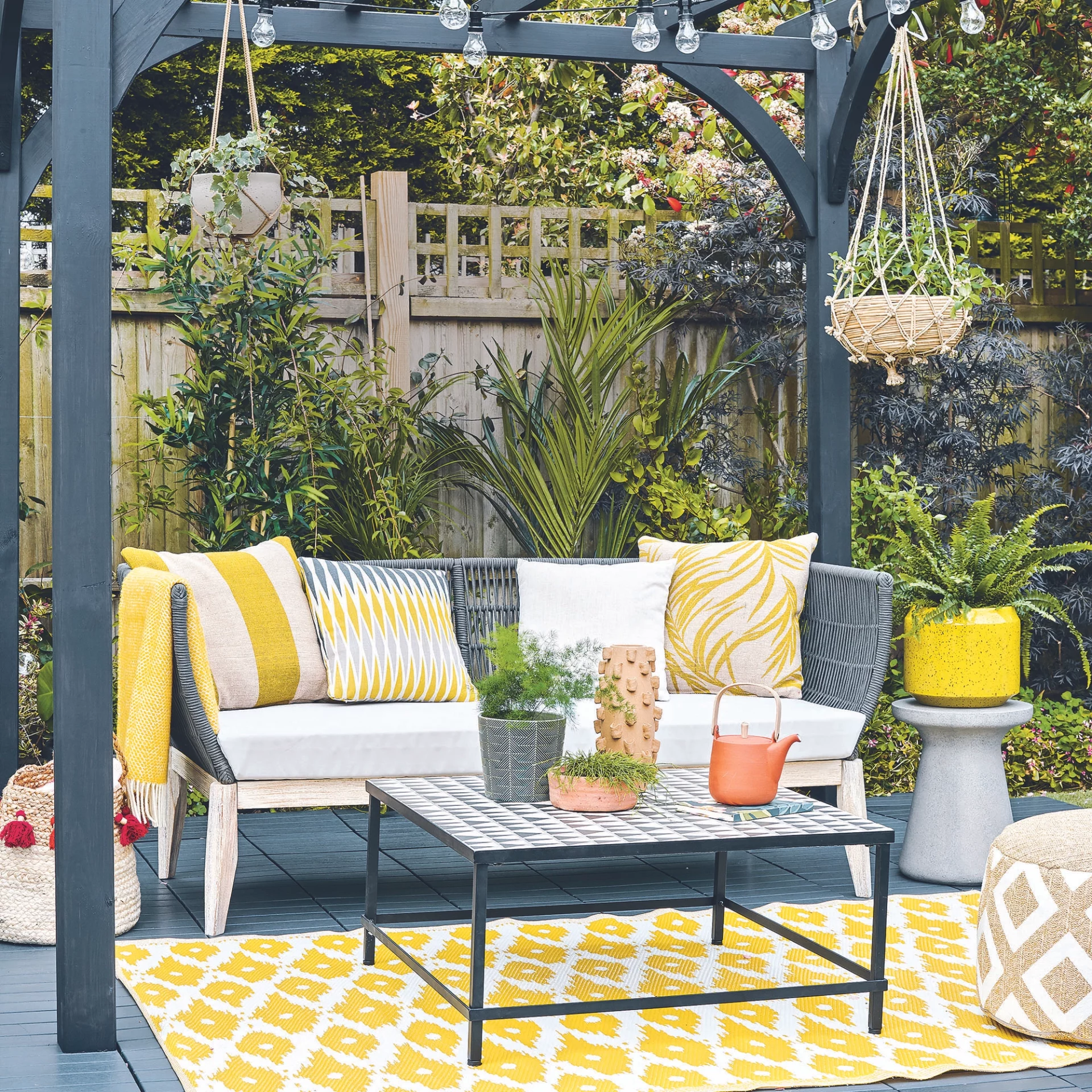 25 идей для уличной гостиной – превратите сад в роскошную зону отдыха картинка 24 идеи для уличной гостиной – стильный отдых в саду