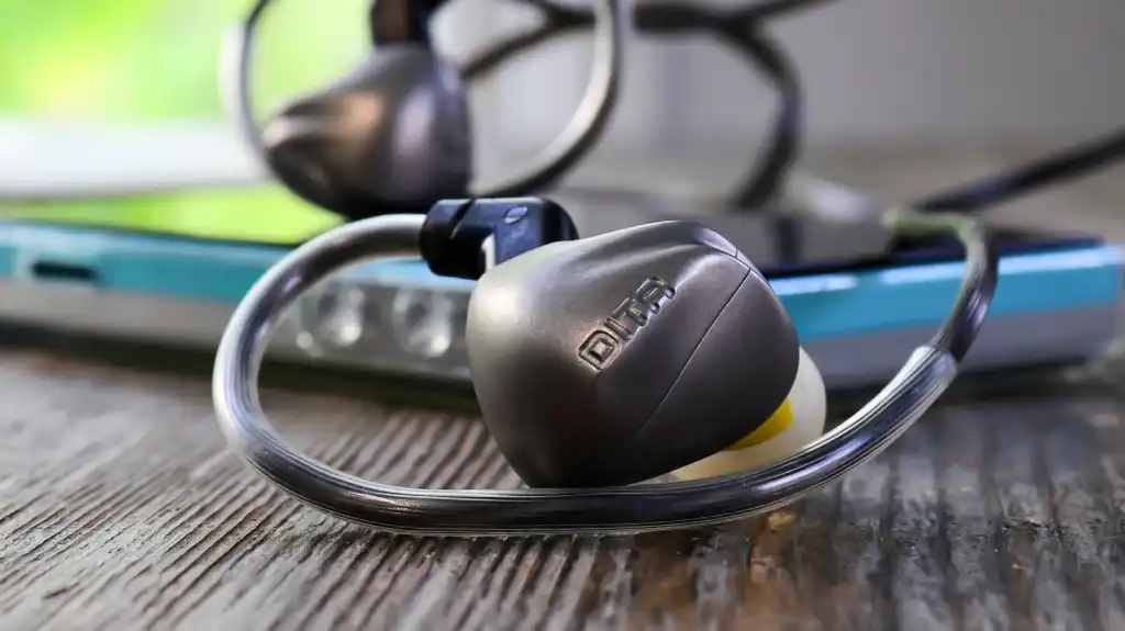 Обзор Dita Audio Mecha: титановое совершенство картинка Dita Audio Mecha