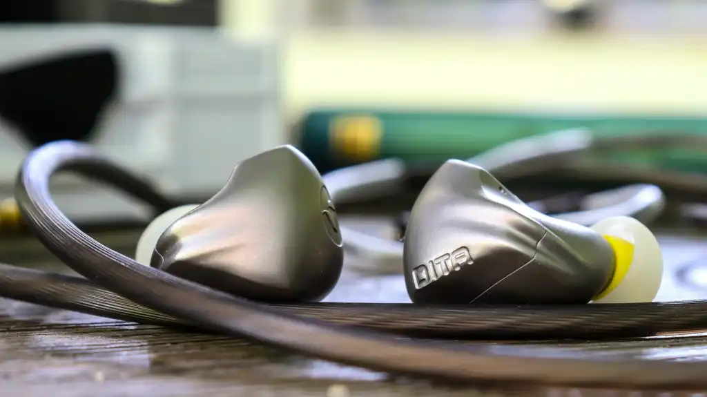 Обзор Dita Audio Mecha: титановое совершенство картинка Dita Audio Mecha