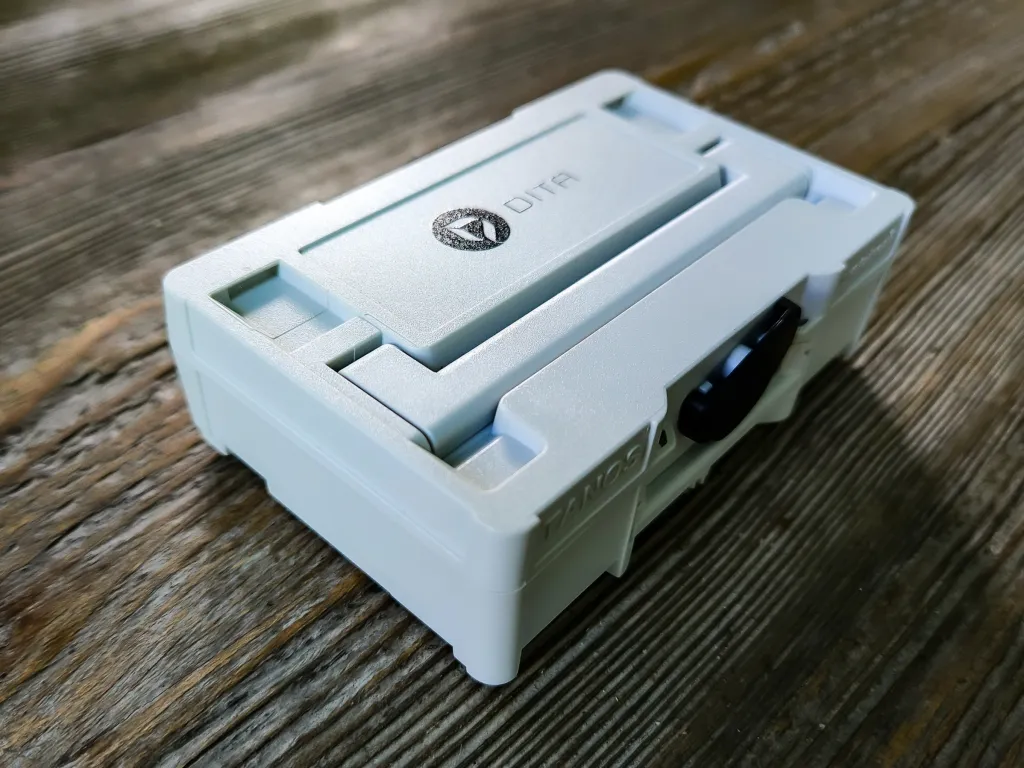 Обзор Dita Audio Mecha: титановое совершенство картинка Dita Audio Mecha