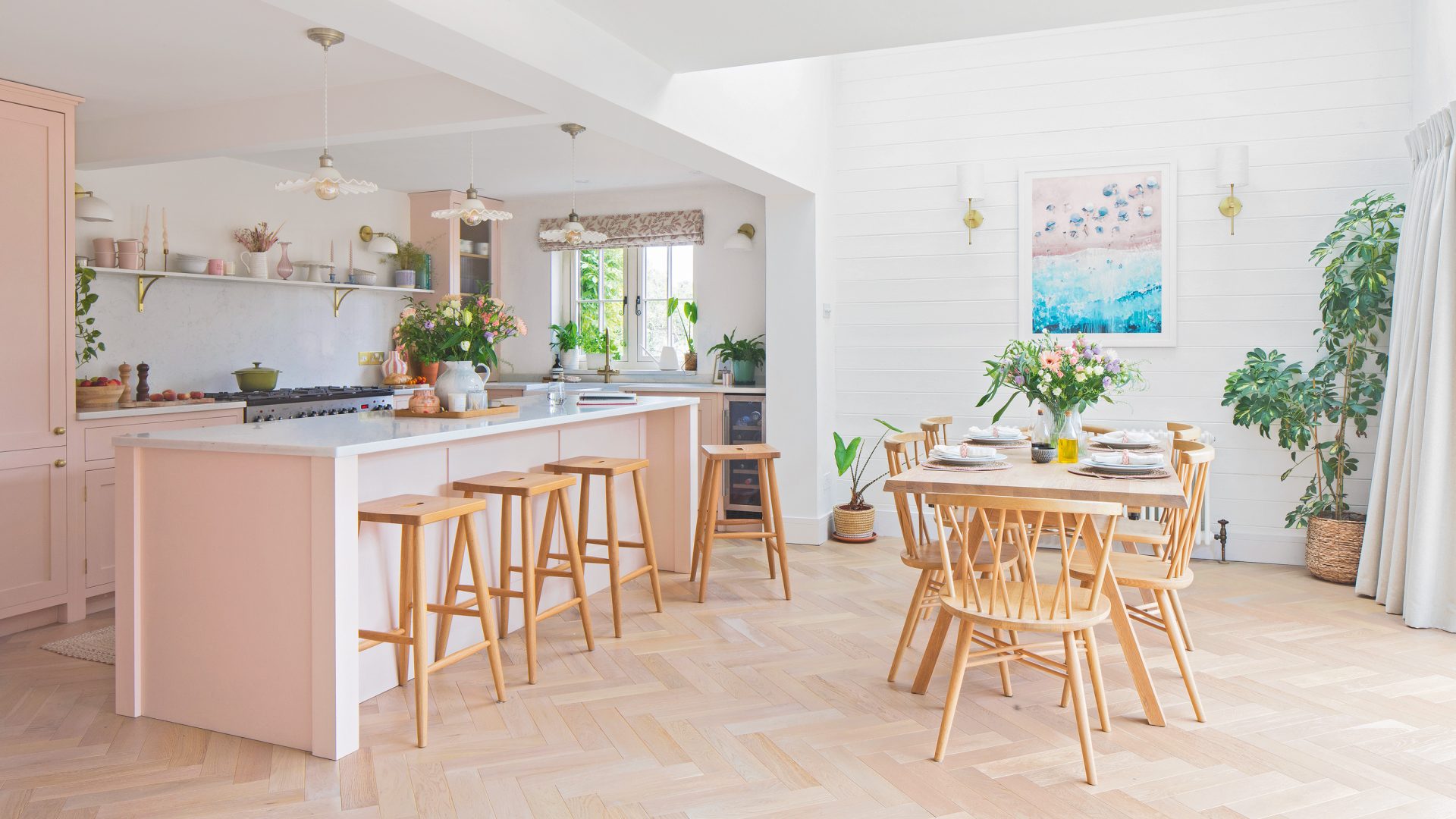 389913Дом в пастельных тонах у моря: уютный интерьер