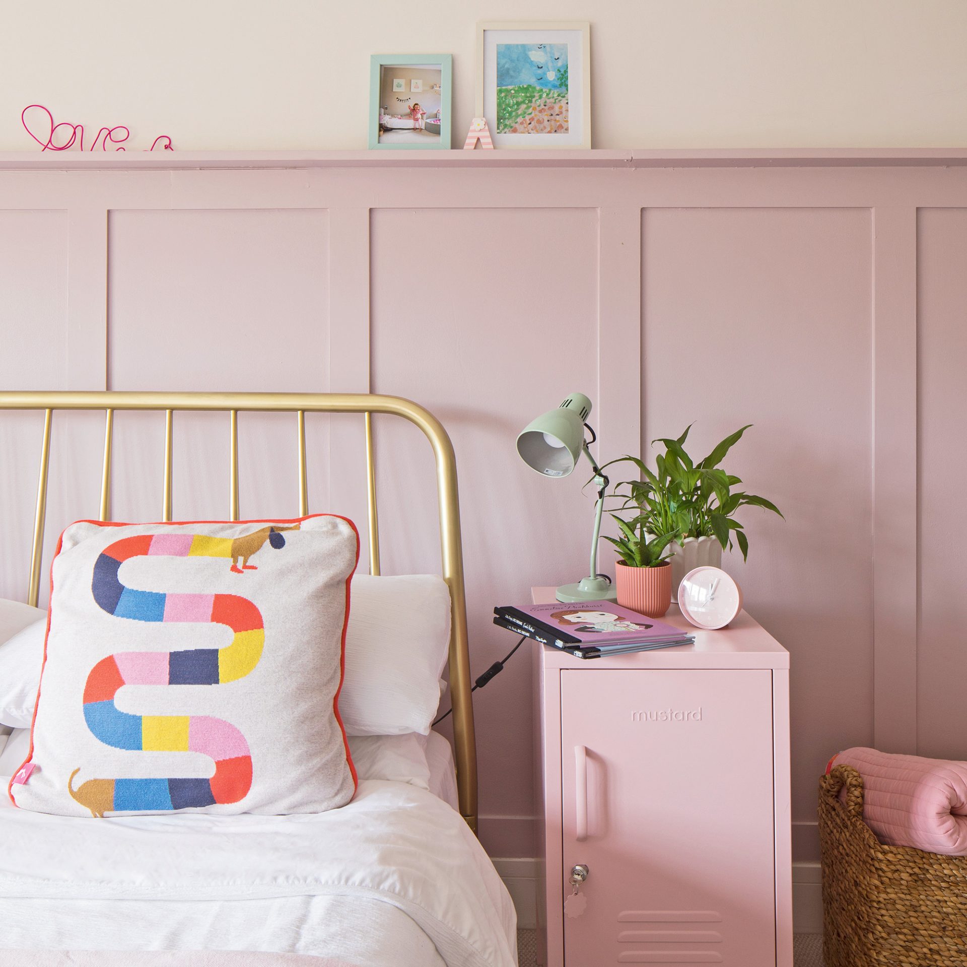 дом в пастельных тонах