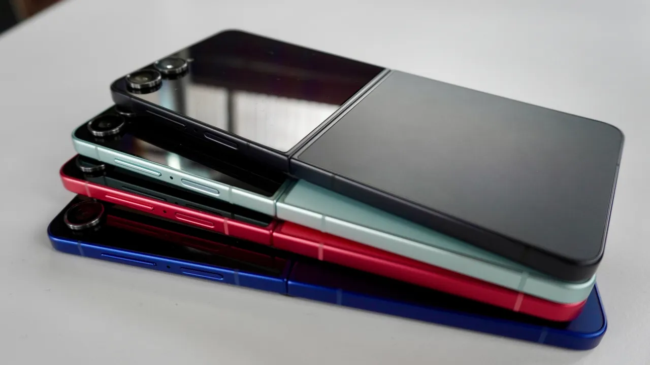 Перестаньте класть телефон экраном вверх — вот почему это опасно