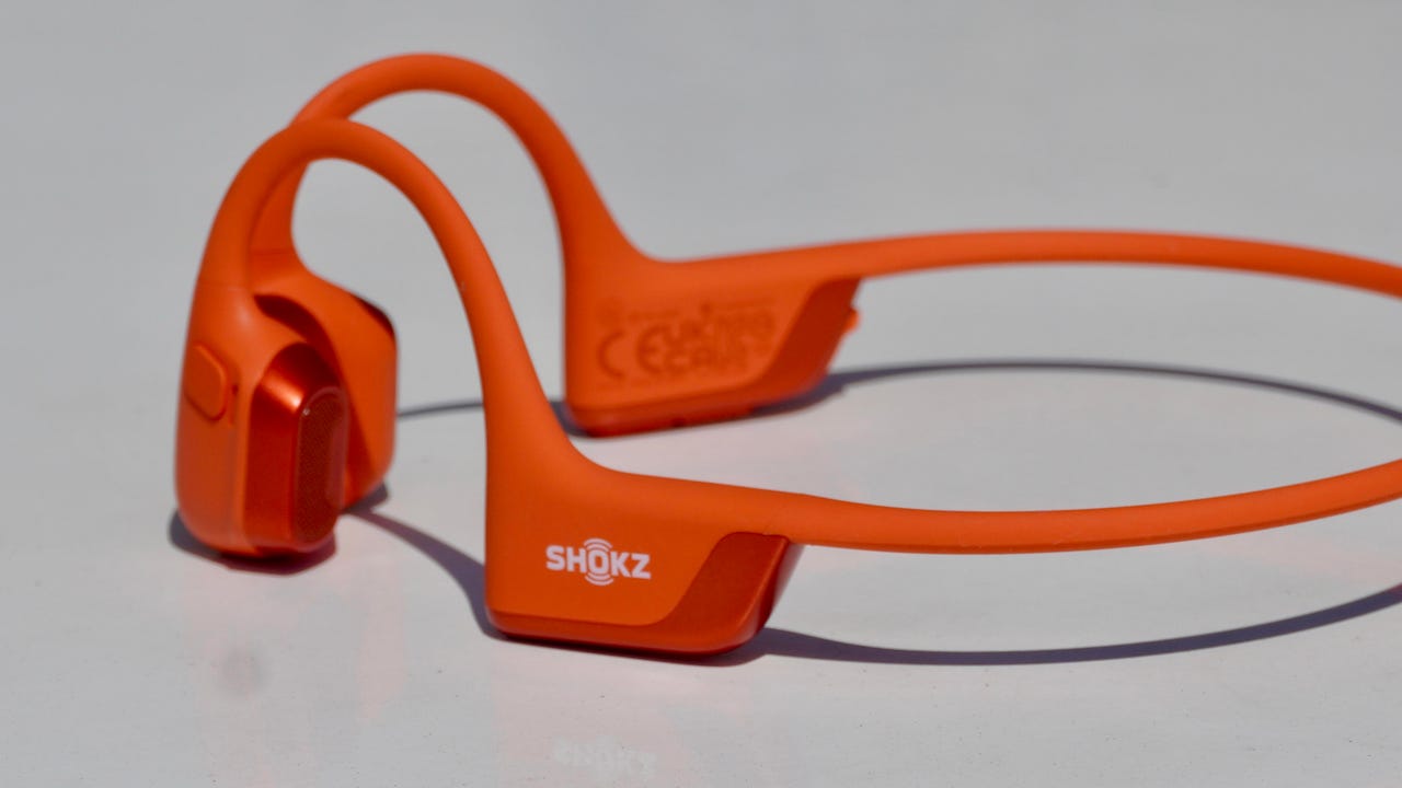 Мои любимые наушники с костной проводимостью имеют 12-часовое время автономной работы и идеально подходят для бега