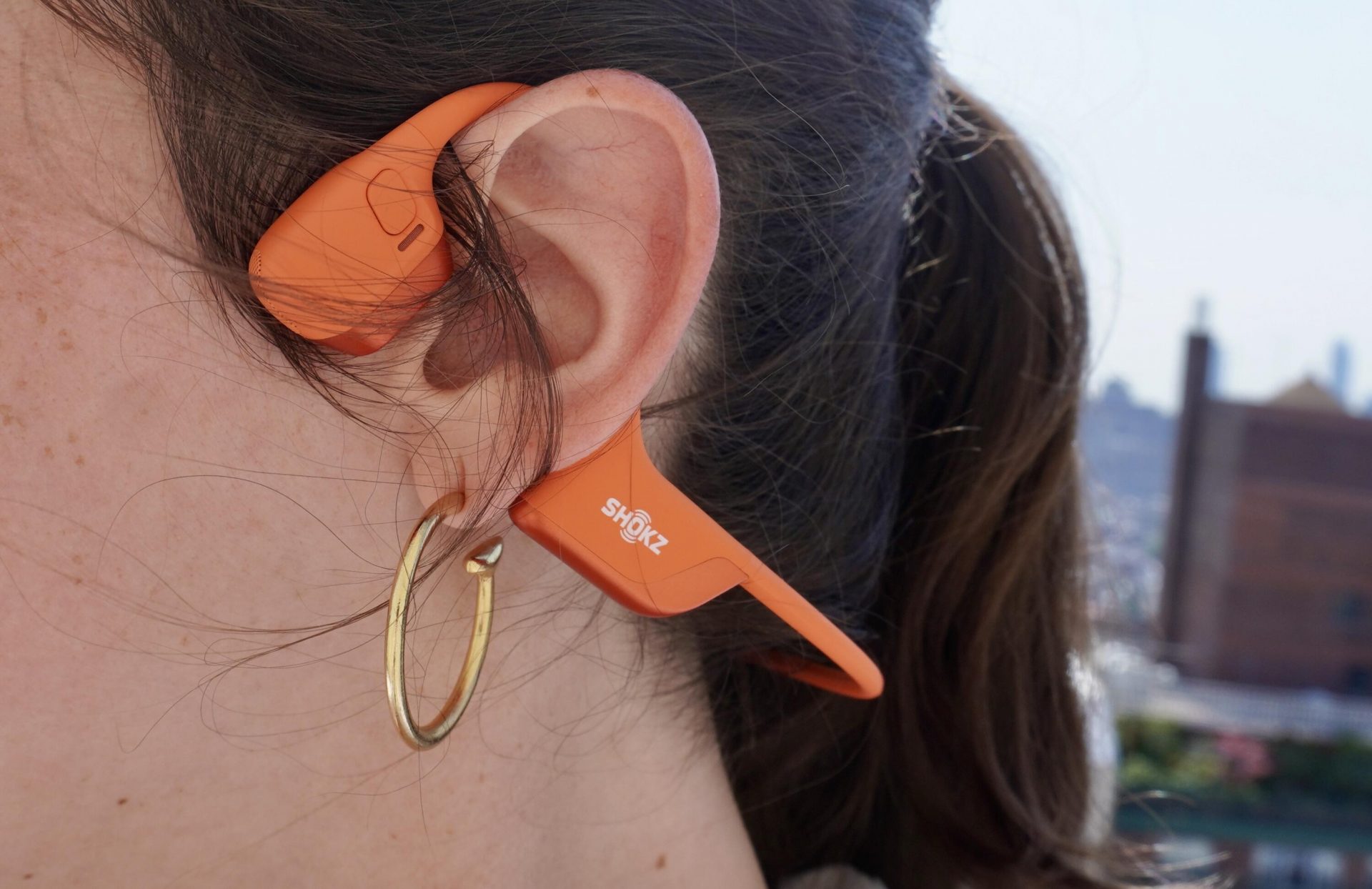 Мои любимые наушники с костной проводимостью имеют 12-часовое время автономной работы и идеально подходят для бега