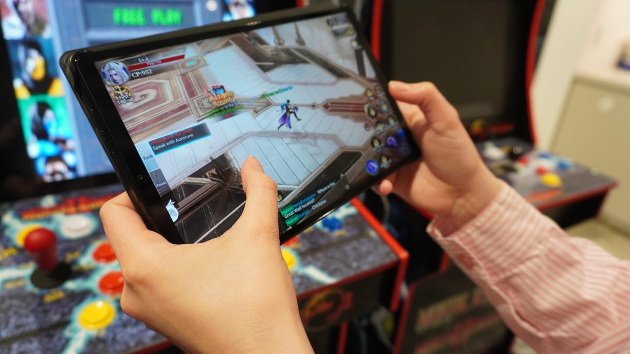 Этот 8-дюймовый игровой планшет — идеальное устройство для развлечений в самолете (и он сейчас продается со скидкой) картинка Этот 8-дюймовый игровой планшет — идеальное устройство для развлечений в самолете (и он сейчас продается со скидкой)