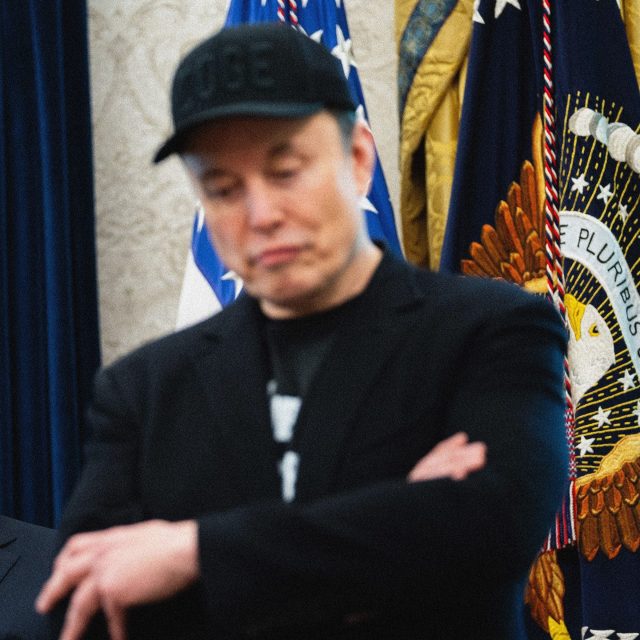 Адвокаты Илона Маска утверждают, что он «не пользуется компьютером»