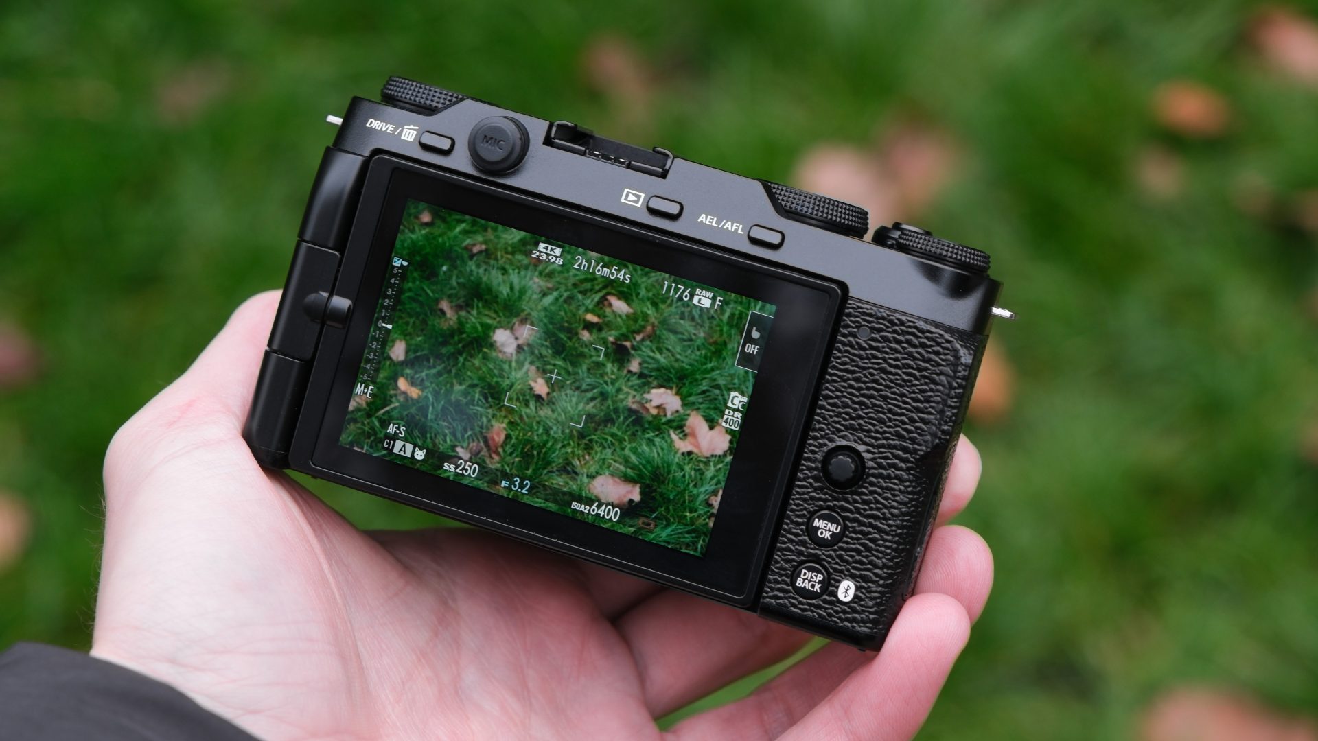 Fujifilm выпускает новую прошивку для длинного списка камер, включая X100VI, X-M5 и первое обновление для GFX100RF... но одной функции не хватает