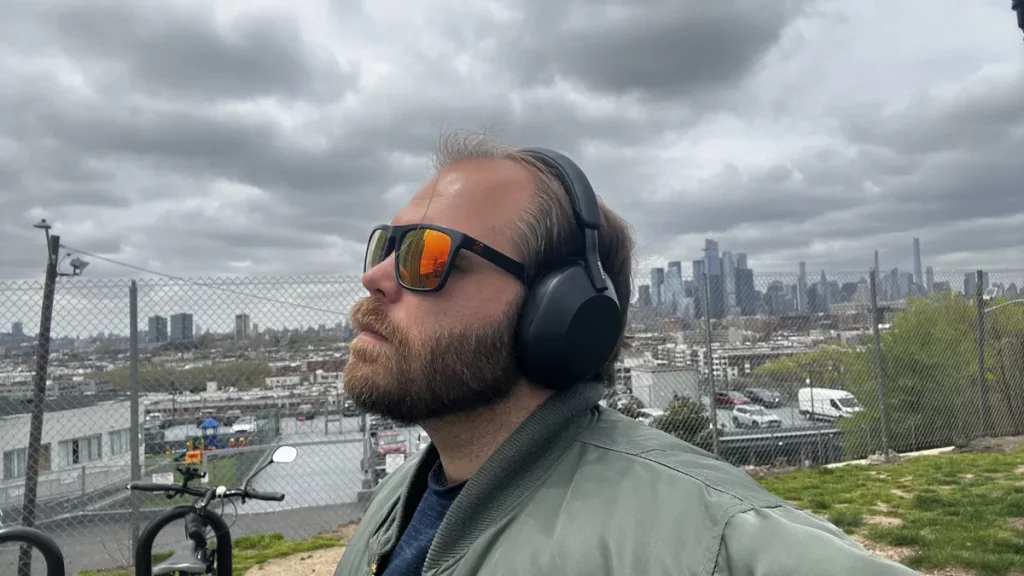 Почему я предпочитаю физические элементы управления сенсорным панелям на своих наушниках картинка Физические элементы управления