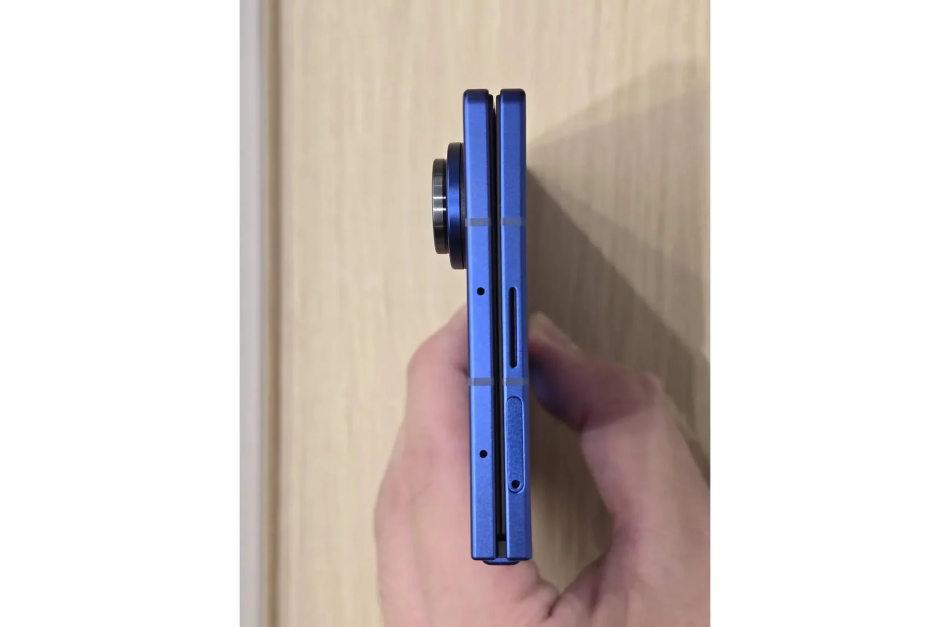 Покупатели Galaxy Z Fold 7 в магазинах заметили тревожный недостаток