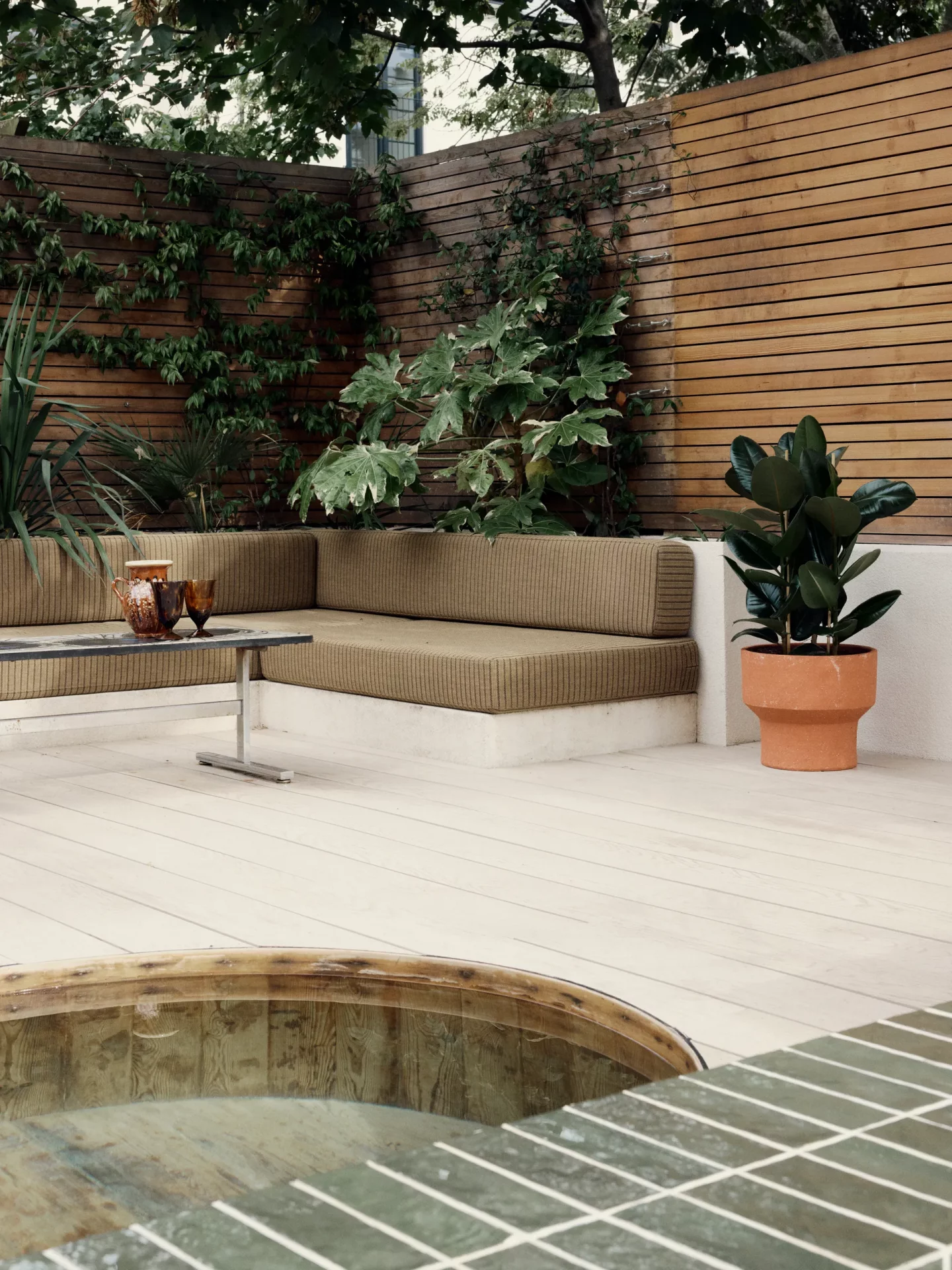 13 идей для оформления уличной мебели