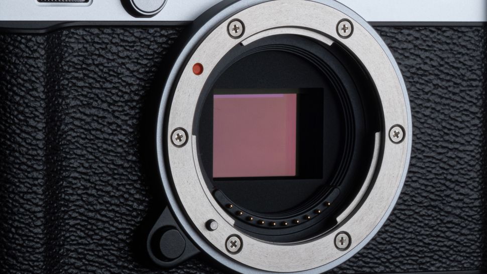 Fujifilm X-E5 против X100VI — классическая камера против ретро камеры