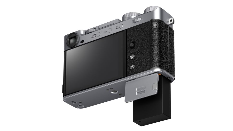 Fujifilm X-E5 против X100VI — классическая камера против ретро камеры