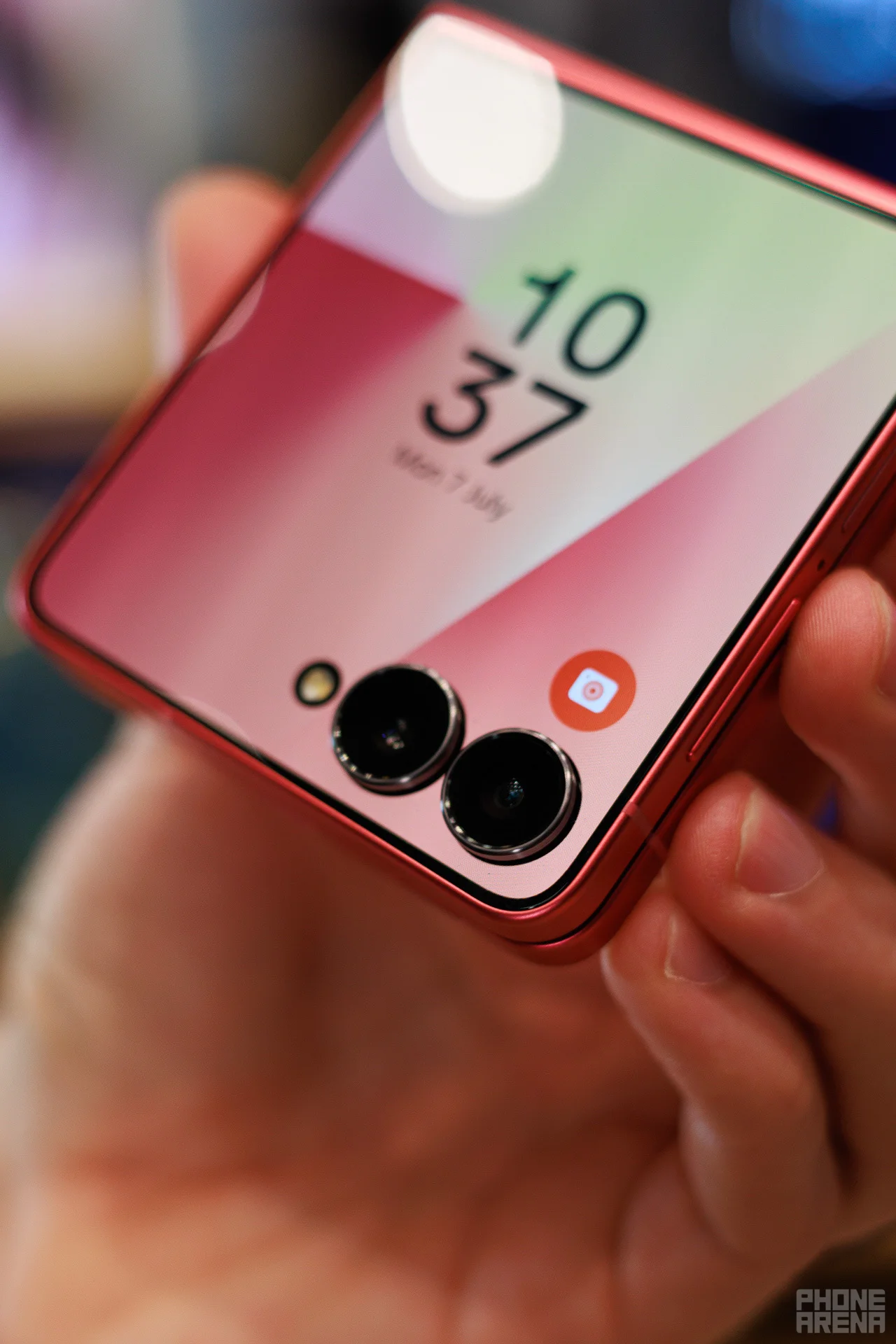 Samsung Galaxy Flip 7: тактические апгрейды без переплат картинка Galaxy Flip 7