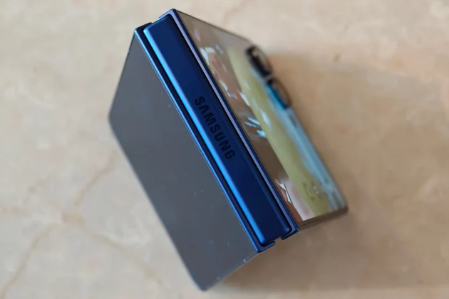 Обзор Galaxy Z Flip 7: две вещи мешают ему стать совершенством фото