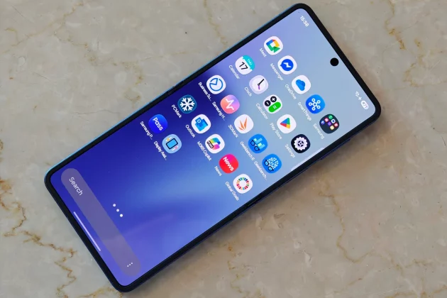 Обзор Galaxy Z Flip 7: две вещи мешают ему стать совершенством фото