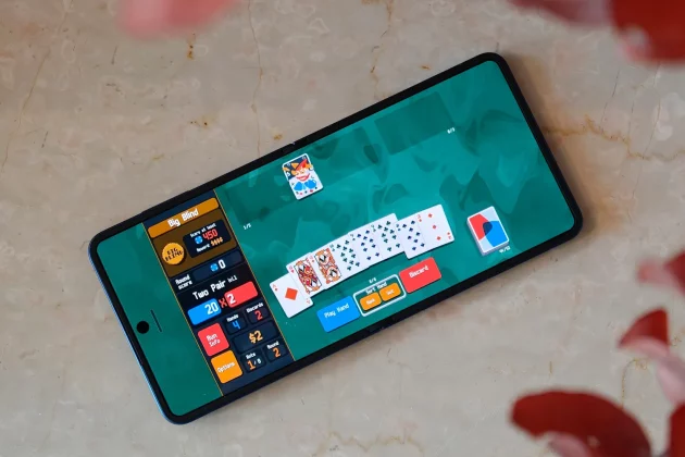 Обзор Galaxy Z Flip 7: две вещи мешают ему стать совершенством фото