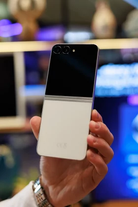 Обзор Galaxy Z Flip 7 FE: наконец-то Samsung это сделал фото