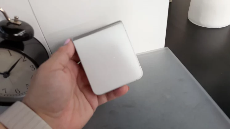 Обзор Galaxy Z Flip 7 FE: наконец-то Samsung это сделал фото