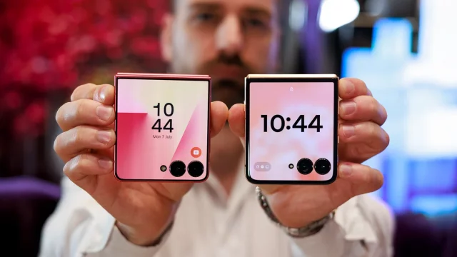 Galaxy Z Flip 7 против Razr Ultra (2025) битва складных флагманов