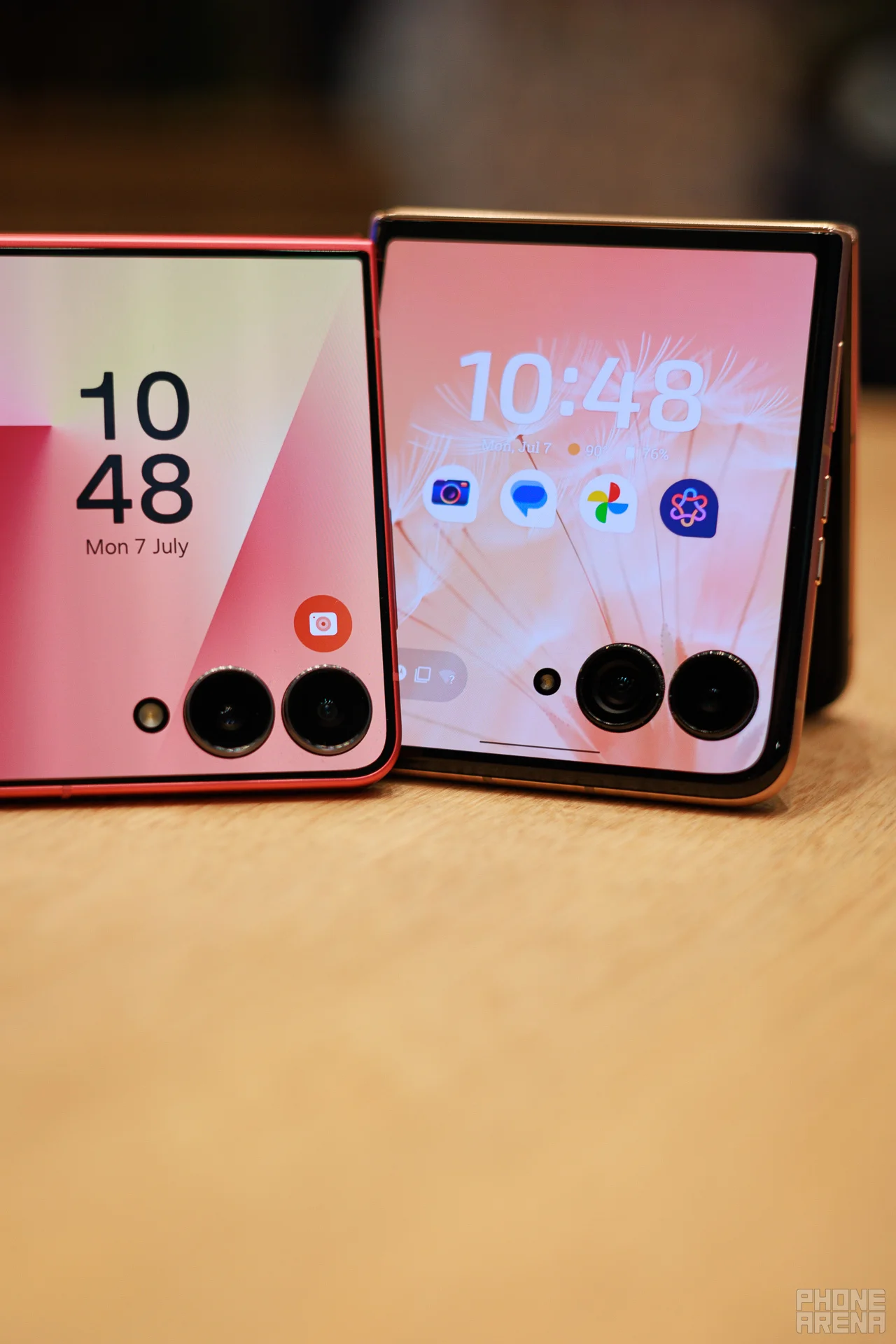 Galaxy Z Flip 7 против Razr Ultra (2025) битва складных флагманов