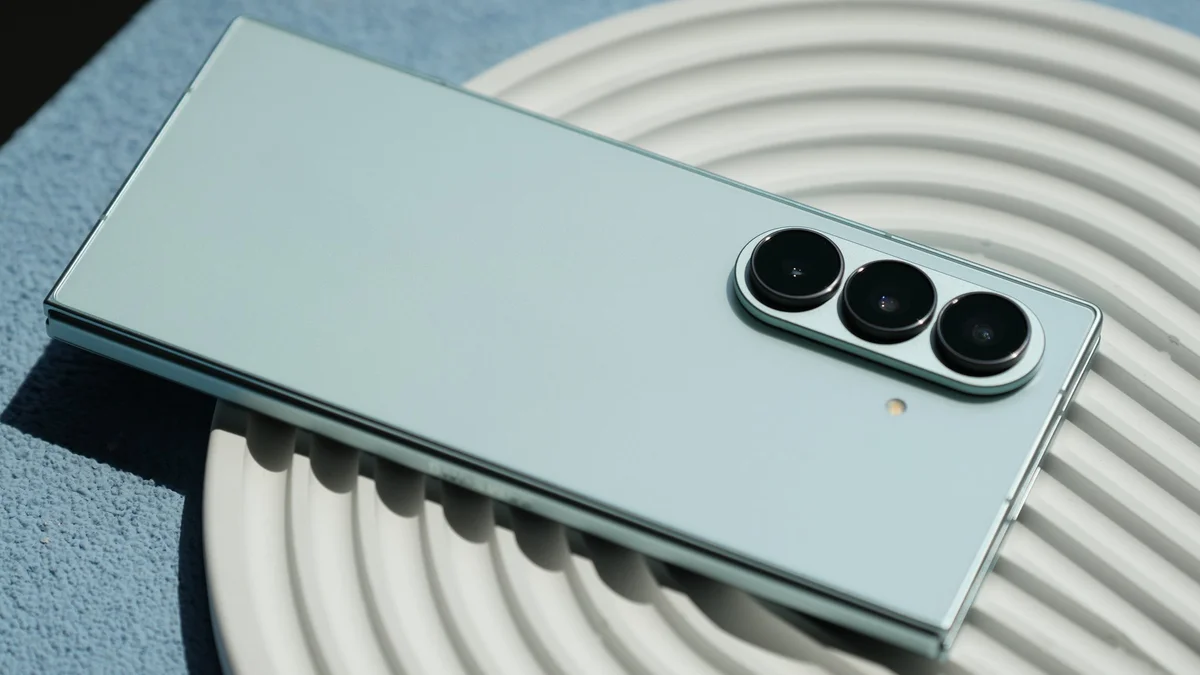 402198Galaxy Z Fold 7 в уникальном мятном цвете: эксклюзив от Samsung