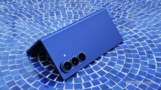 В Galaxy Z Fold 7 есть функция редактирования фотографий, которой нет в других телефонах Galaxy