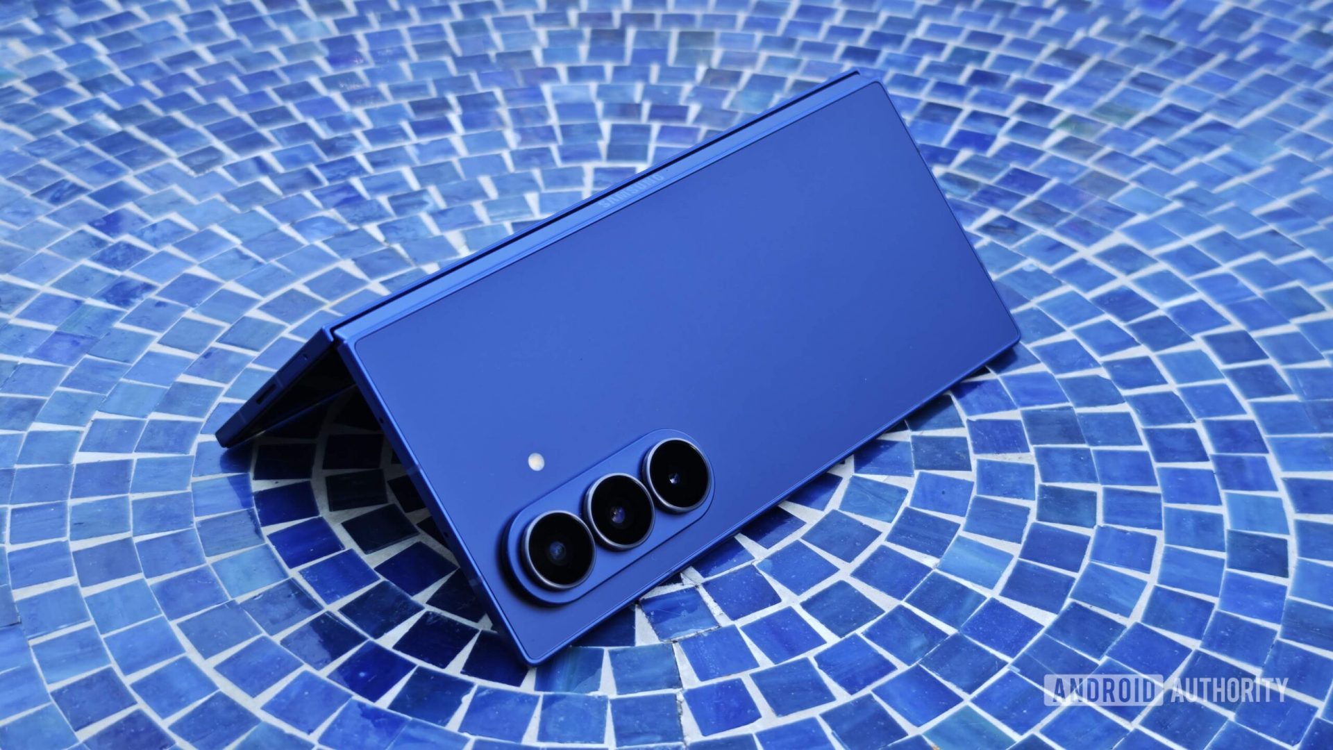 414905В Galaxy Z Fold 7 есть функция редактирования фотографий, которой нет в других телефонах Galaxy