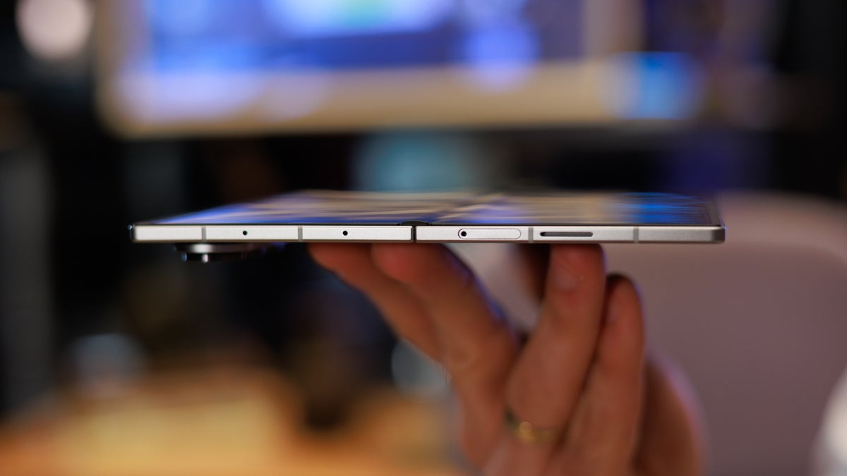 420512Пользователи Galaxy Z Fold 7 добавляют усиления в телефон после проблем с раскладыванием