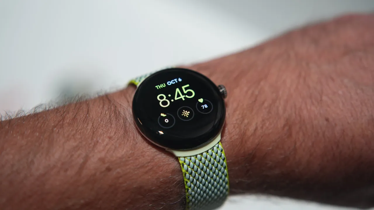 Google Pixel Watch против Apple Watch Series 8