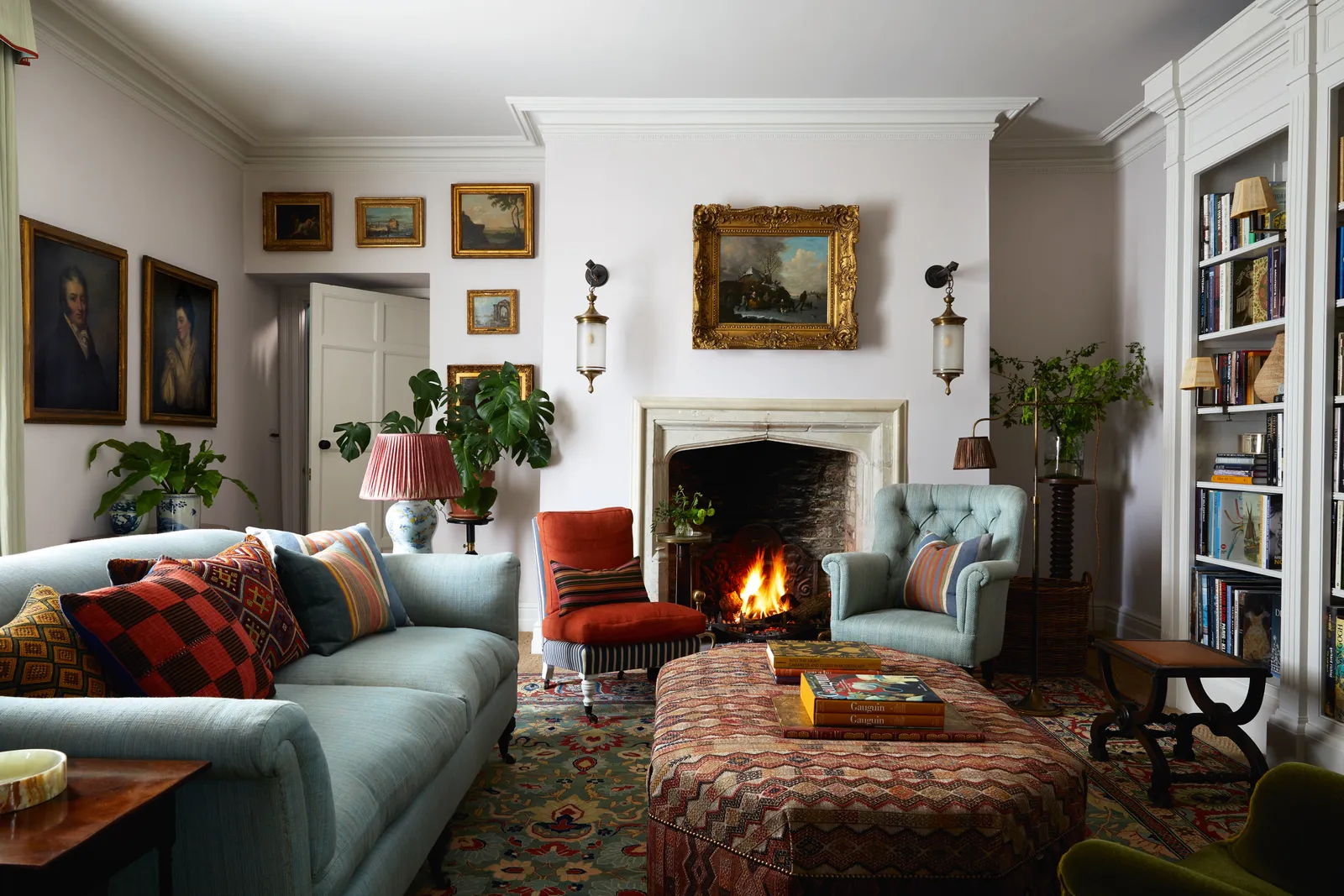 Гостиная в загородном доме: 23 идеи для вдохновения