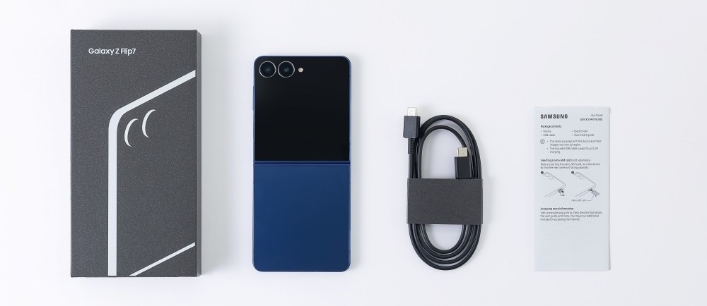 Samsung Galaxy Z Flip7 official unboxing highlights the advantages of the new FlexWindow