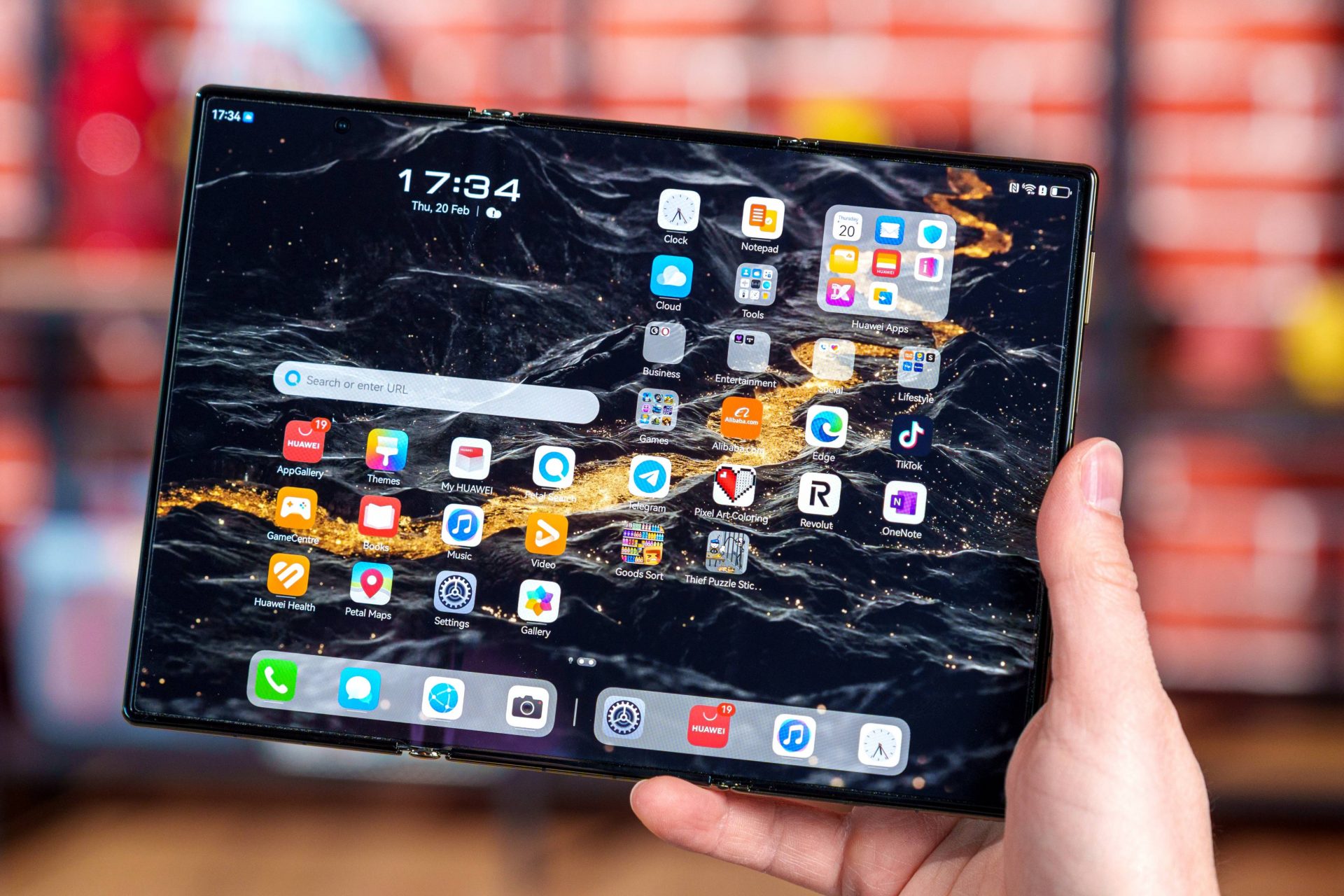 Huawei готовит трифолд — но не тот, что все ждали