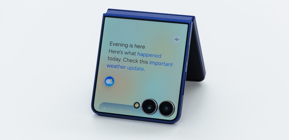 Samsung Galaxy Z Flip7 official unboxing highlights the advantages of the new FlexWindow