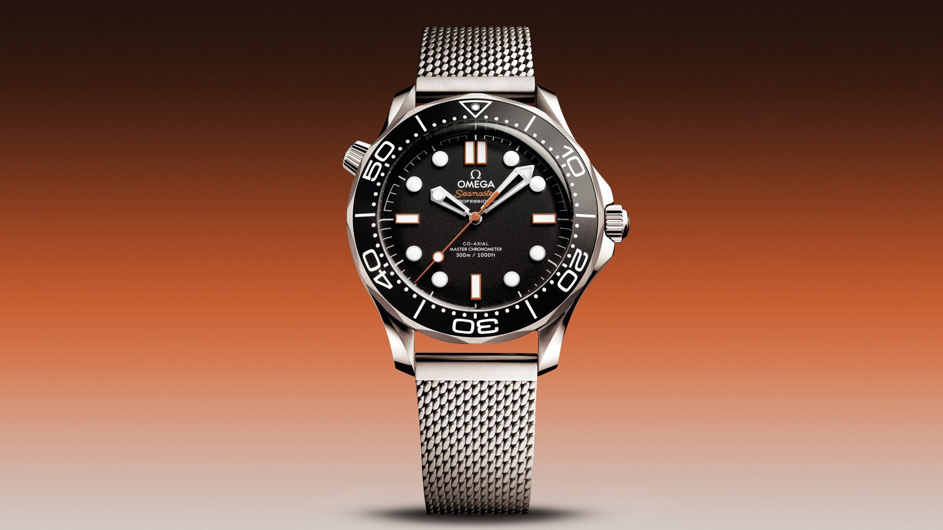 В новой модели Omega Seamaster циферблат выполнен в классическом для дайверских часов цвете