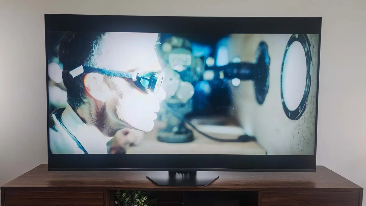 телевизор Hisense U8QG