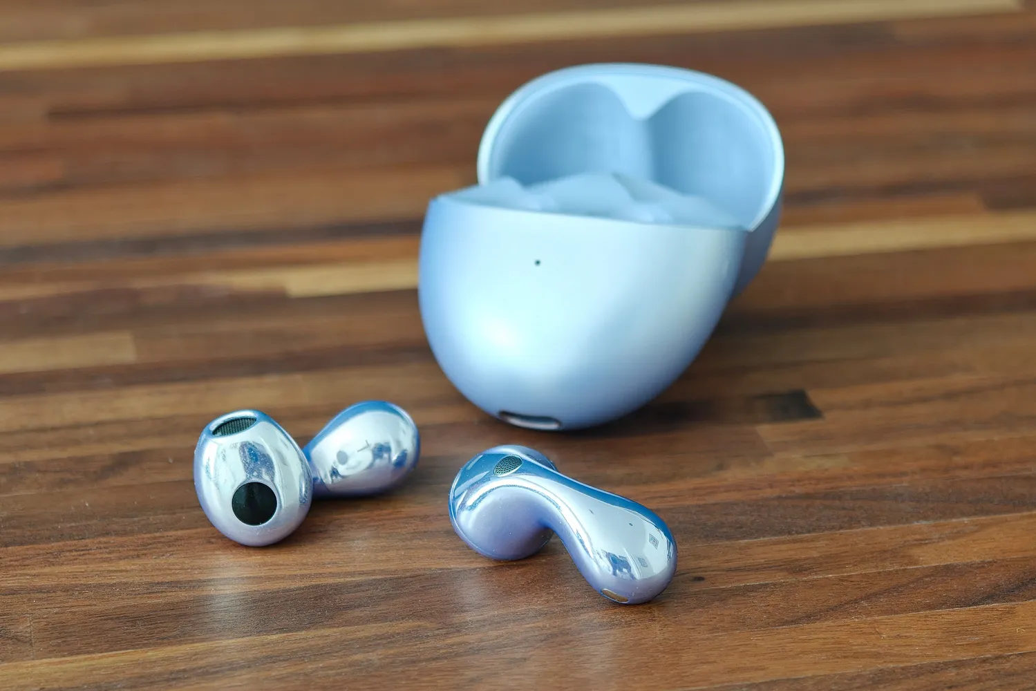 Huawei Freebuds 6 — стильные или безвкусные? Тест шумоподавления