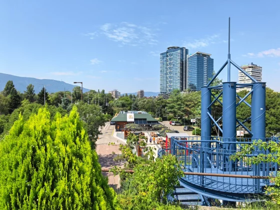 Обзор Huawei Pura 80 Ultra: одной ногой в будущем, другой — в прошлом фото