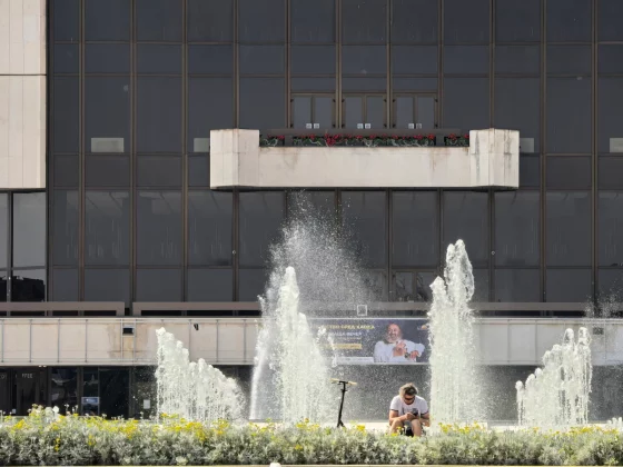 Обзор Huawei Pura 80 Ultra: одной ногой в будущем, другой — в прошлом фото