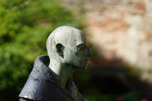 Лучшие объективы Sony A7 IV для портретов, улицы и свадьбы фото