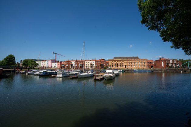 Лучшие объективы Sony A7 IV для портретов, улицы и свадьбы фото