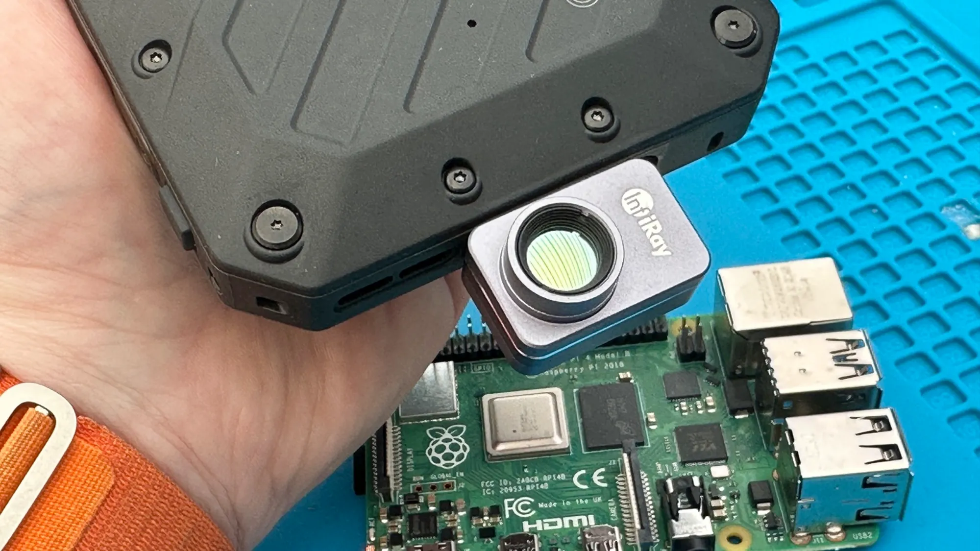 10 крутых гаджетов, которые обожают наши читатели (многие легко влезут на связку ключей) картинка 10 крутых гаджетов, которые обожают наши читатели (многие легко влезут на связку ключей) фото