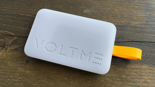 Нужен повербанк, который можно держать в кармане? Я нашел один за 22 доллара (и он мощный)