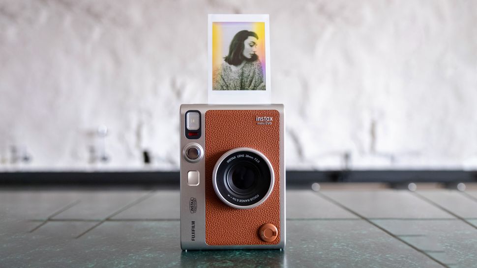 Instax или Polaroid: какая моментальная камера подойдёт именно вам?